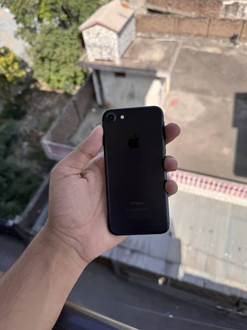Apple iPhone 7 0