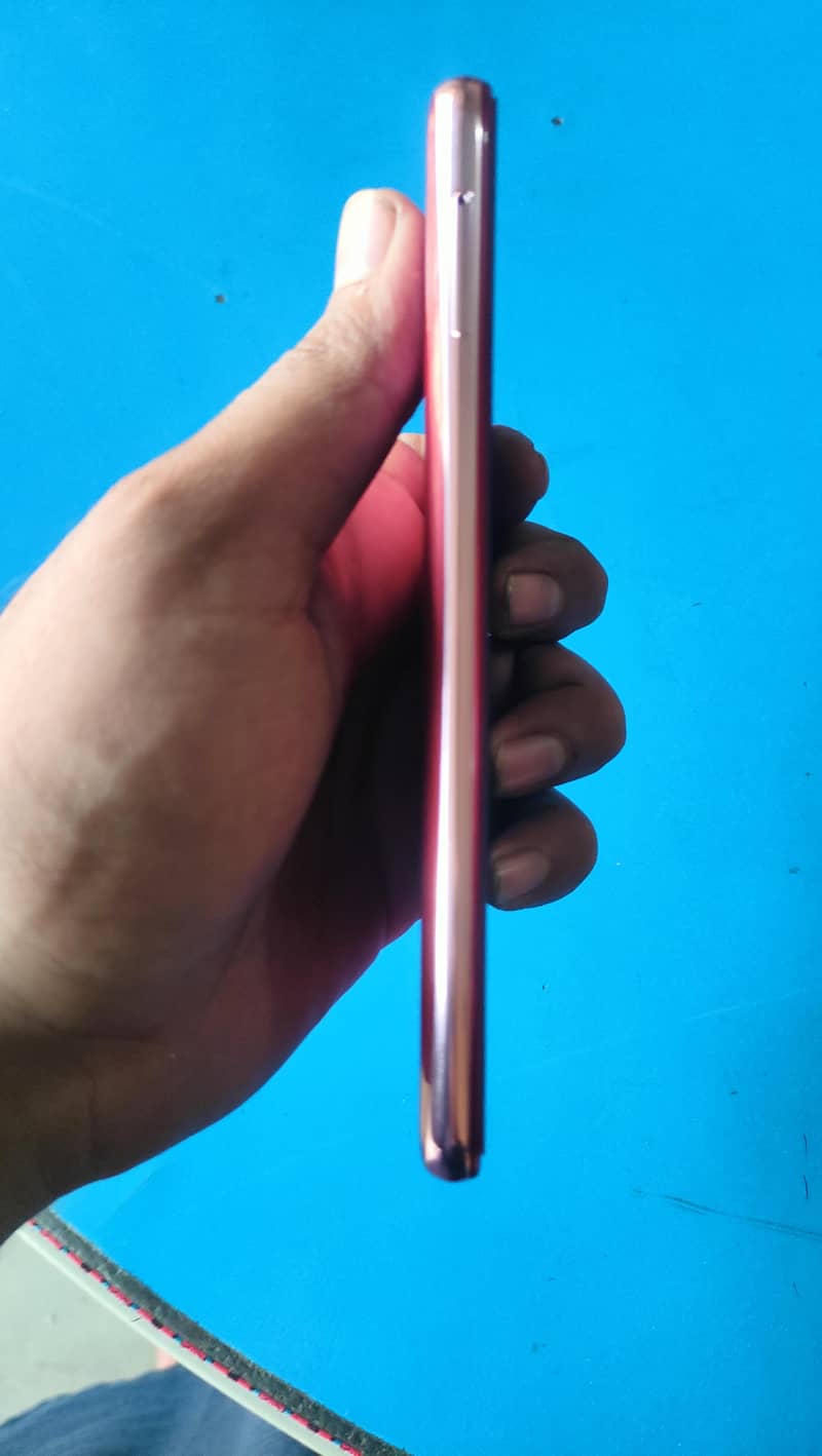 Sharp Aquos R2 3