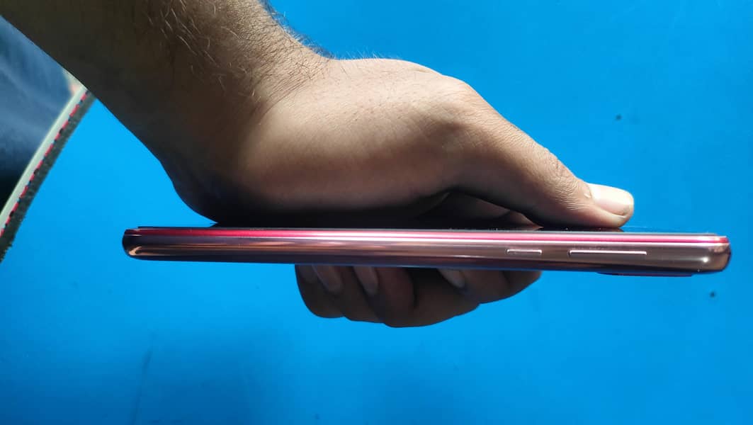 Sharp Aquos R2 4