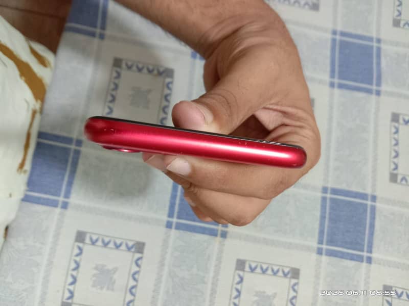 Apple iPhone 11 4