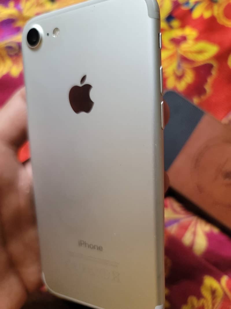 Apple iPhone 7 0