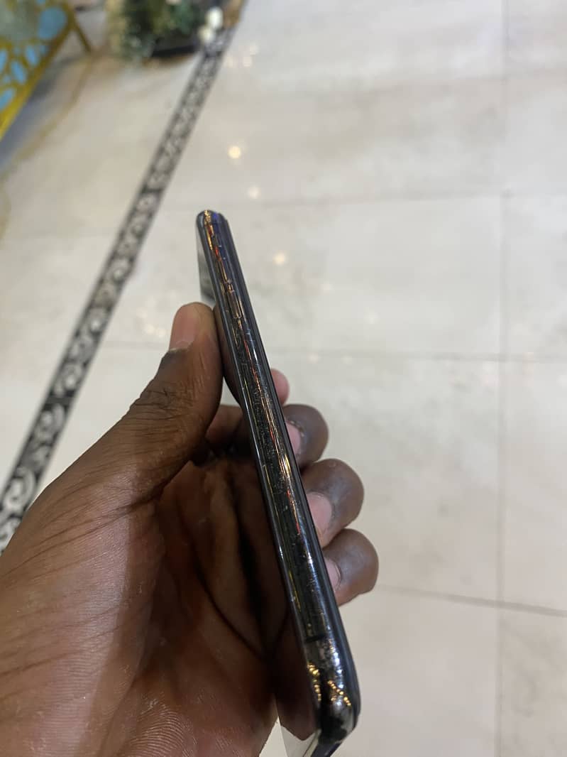 iPhone XS 3