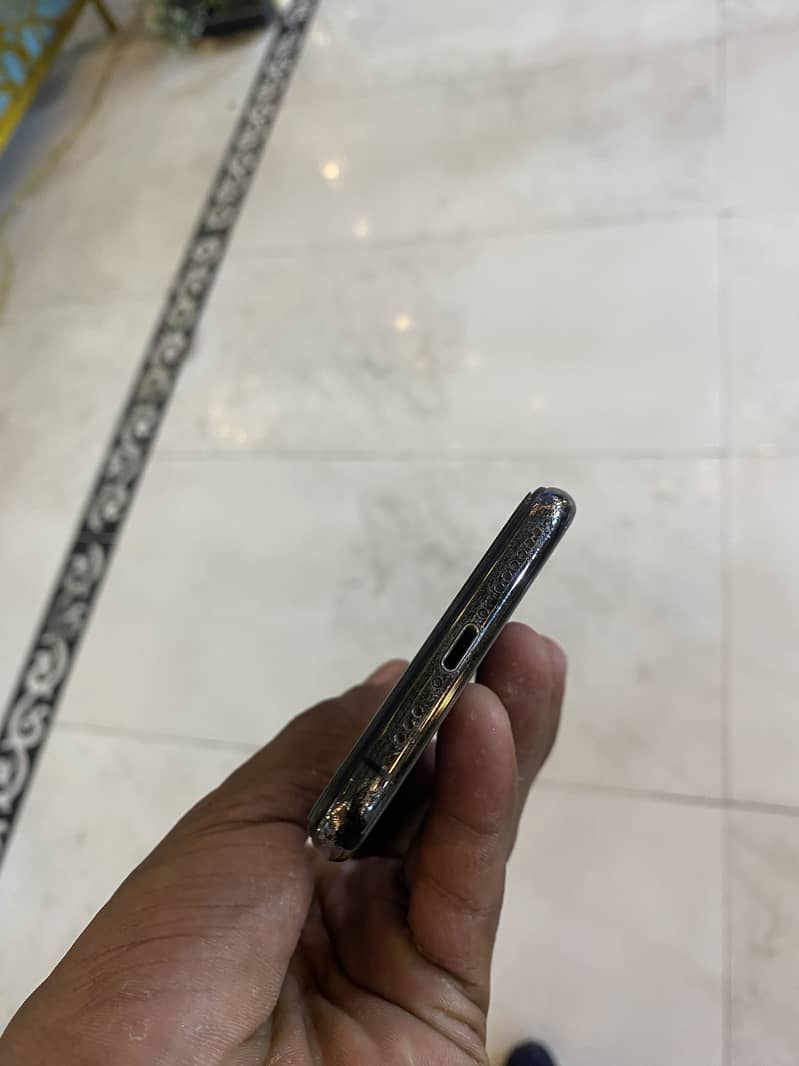 iPhone XS 5