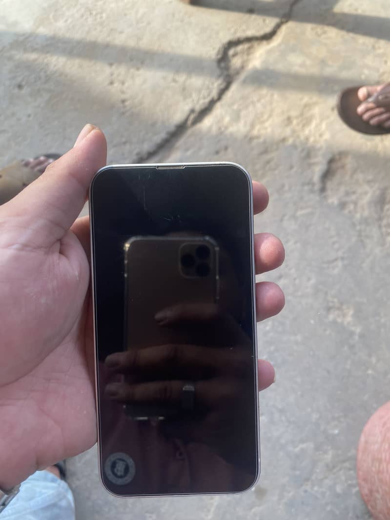 Apple iPhone 13 4
