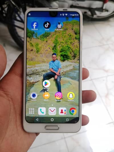 Sharp Aquos R2