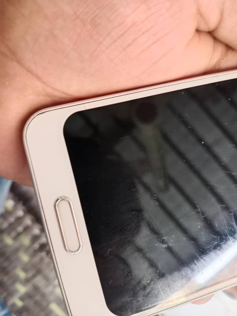 Sharp Aquos R2 1