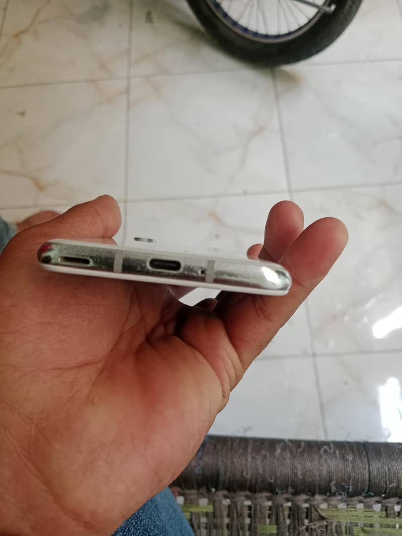 Sharp Aquos R2 2