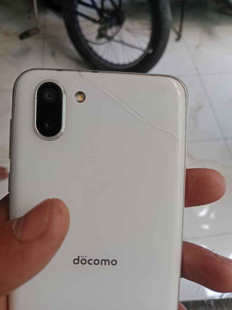 Sharp Aquos R2 3
