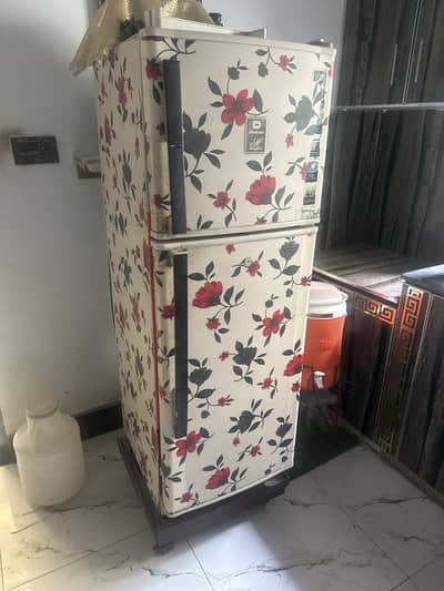 Dawlance fridge medium size for sale.