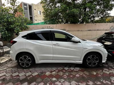 Honda Vezel Hybrid Z 2015 – Import 2016