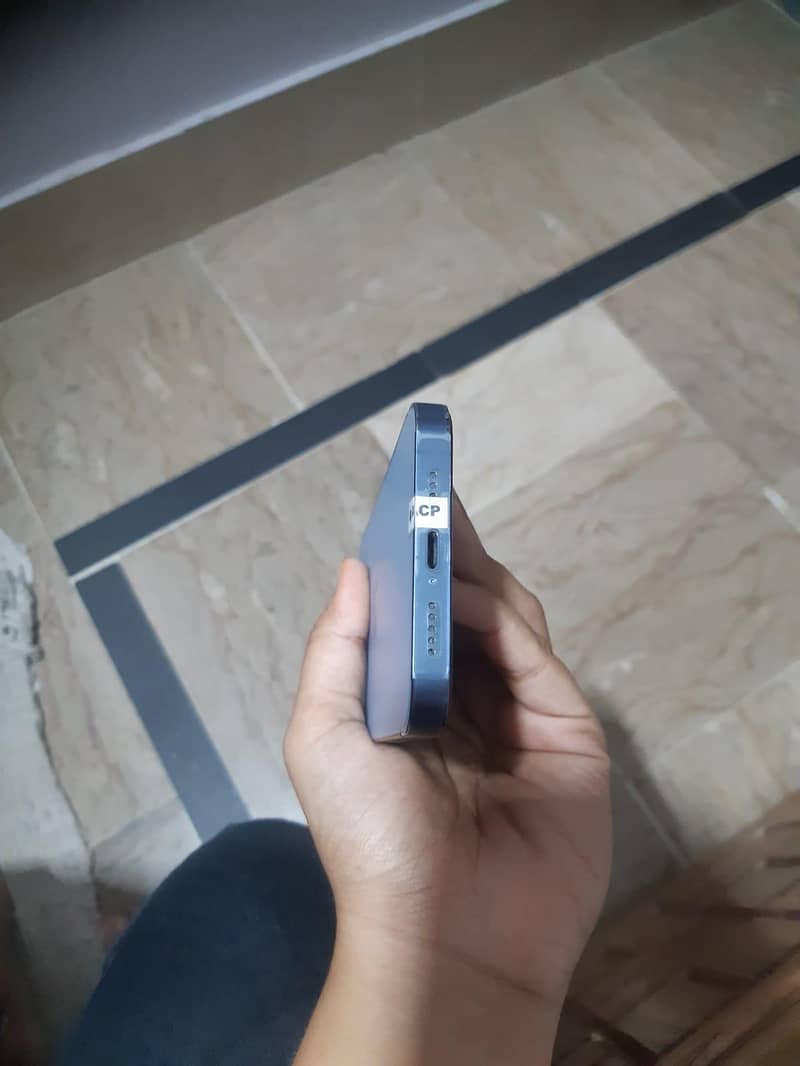 Apple iPhone 13 2