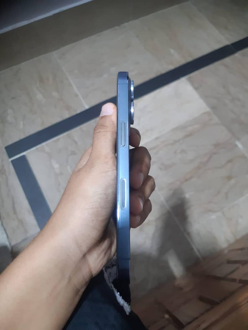 Apple iPhone 13 4