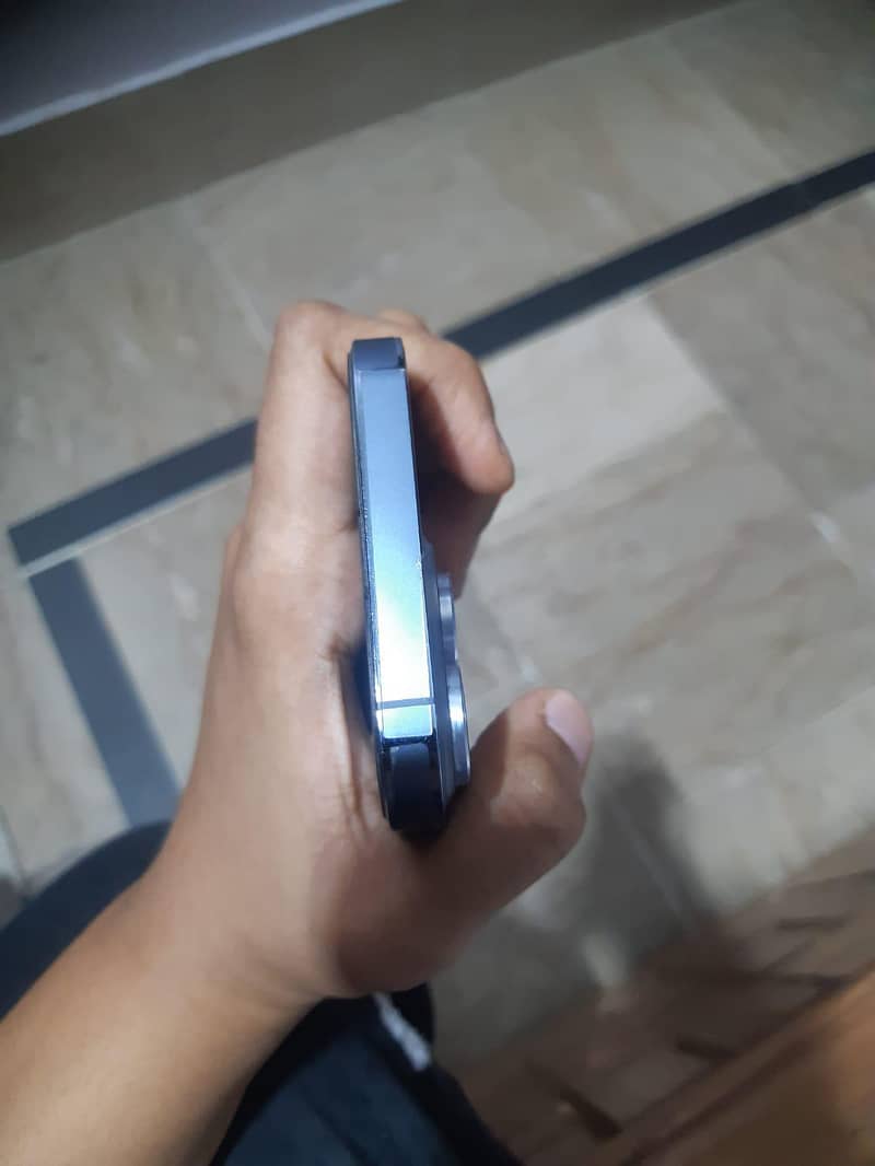 Apple iPhone 13 5