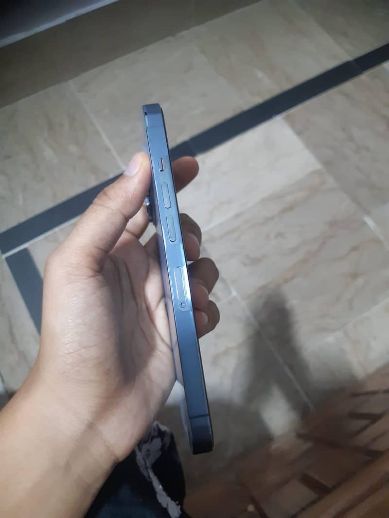 Apple iPhone 13 6
