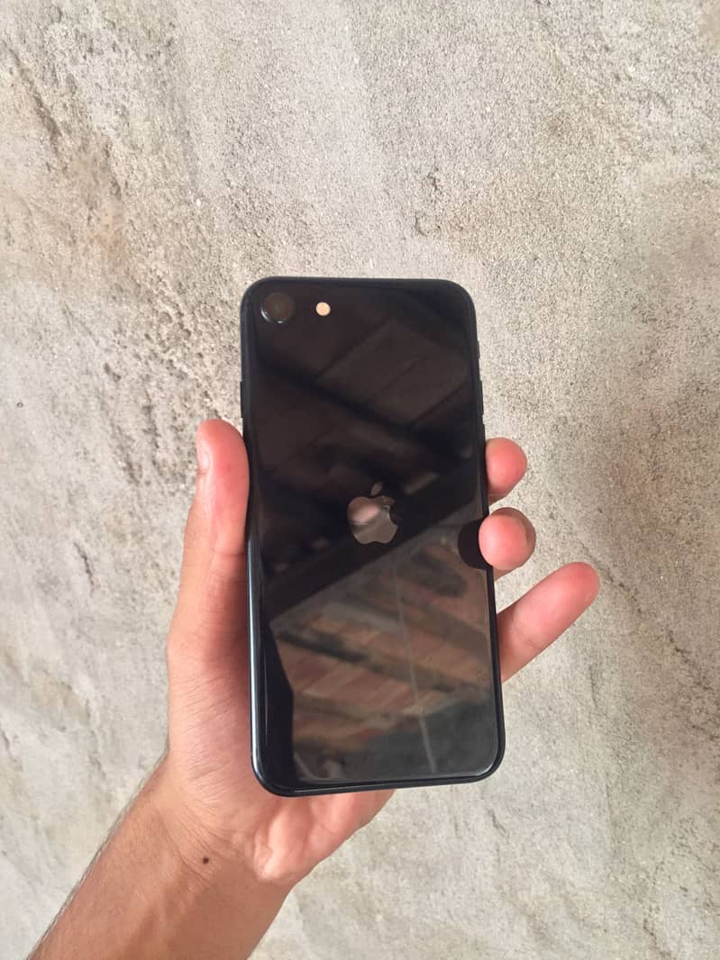 iPhone SE 3rd gen 4