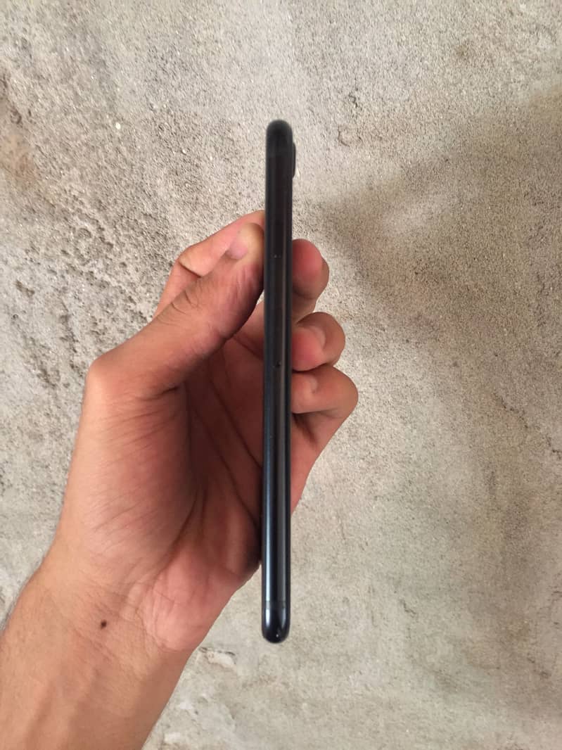 iPhone SE 3rd gen 6