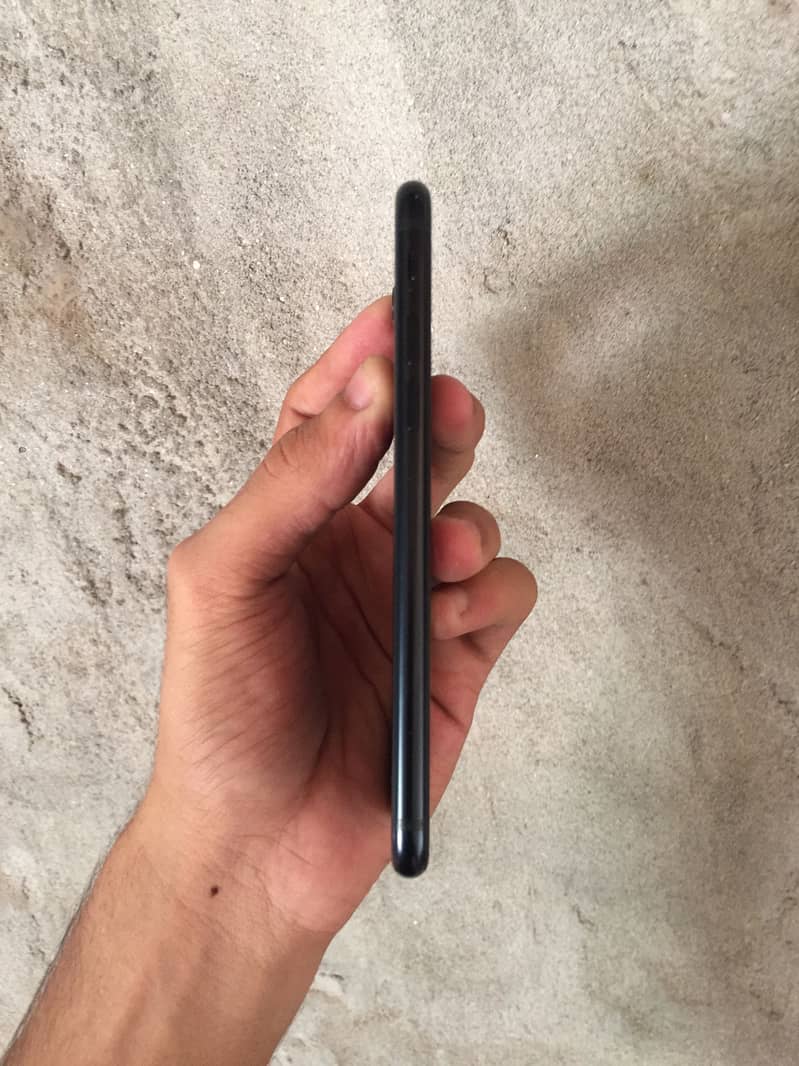 iPhone SE 3rd gen 7