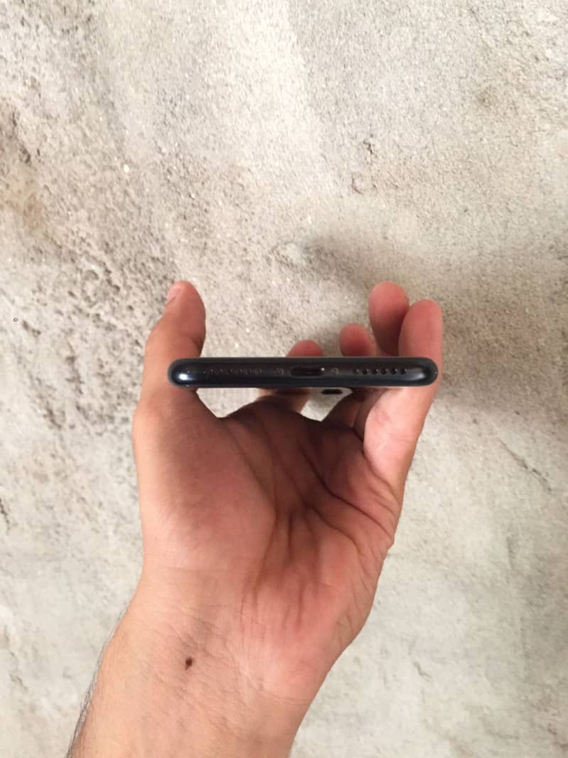 iPhone SE 3rd gen 9