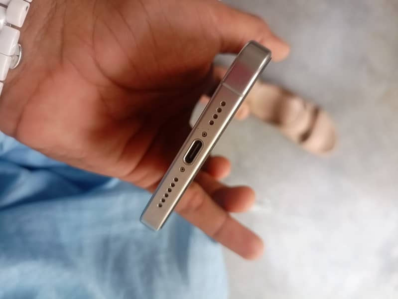 iPhone 15 pro max 2