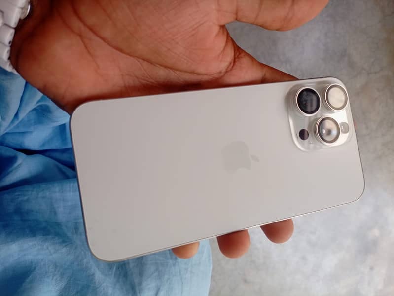 iPhone 15 pro max 3