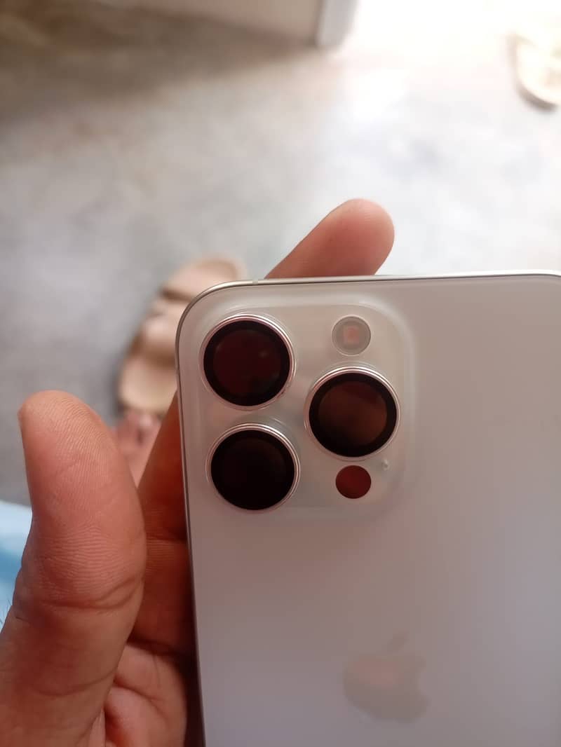iPhone 15 pro max 4
