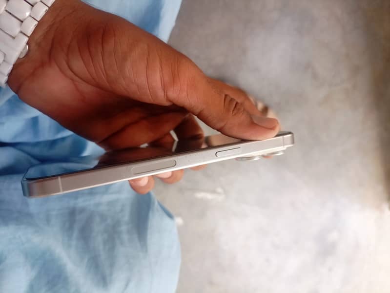 iPhone 15 pro max 6