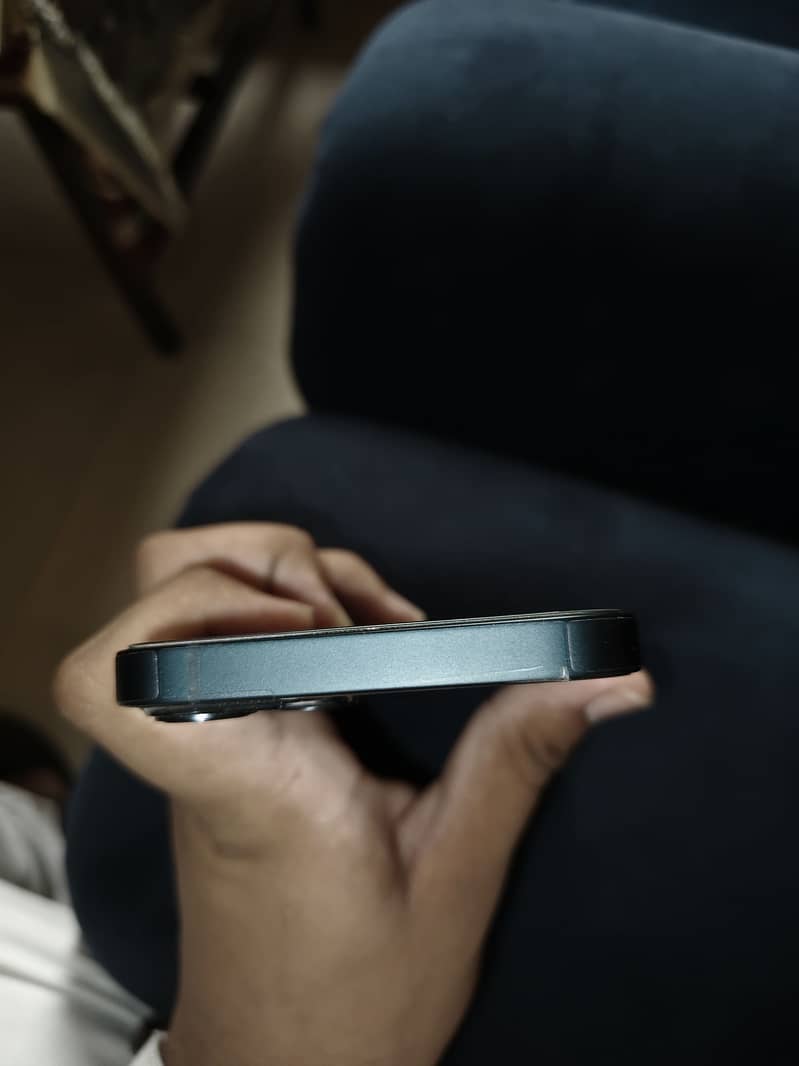 iPhone 13 4