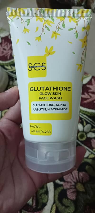 SCS glow facewash