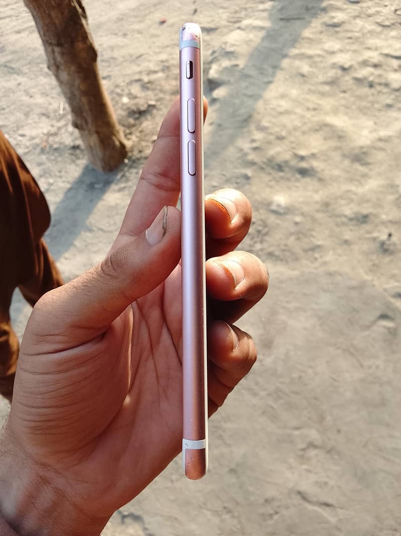 Apple iPhone 7 0