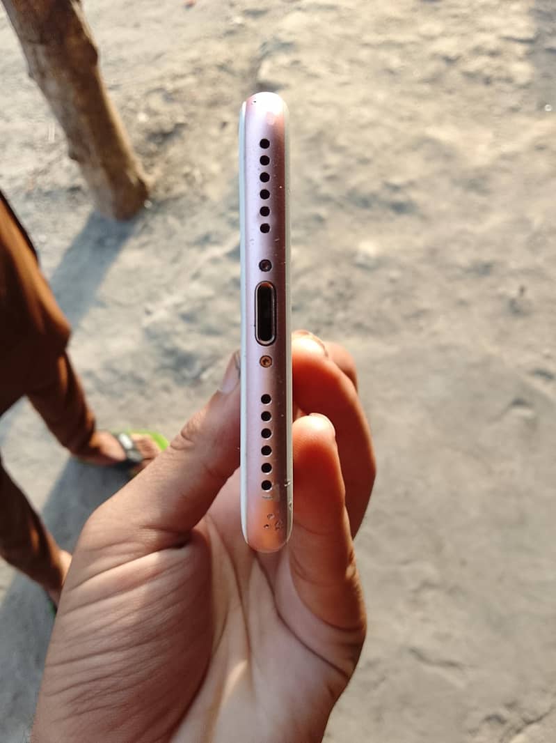 Apple iPhone 7 2