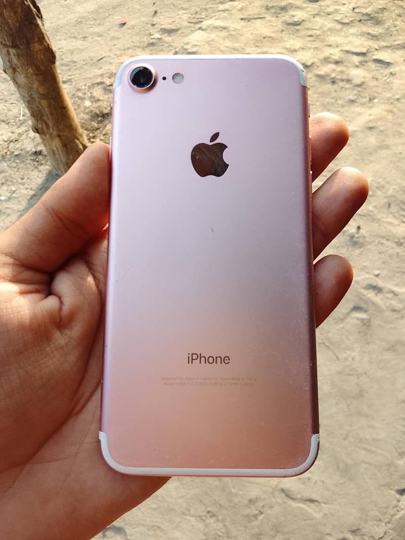 Apple iPhone 7 4