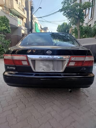 Nissan Sunny 2000