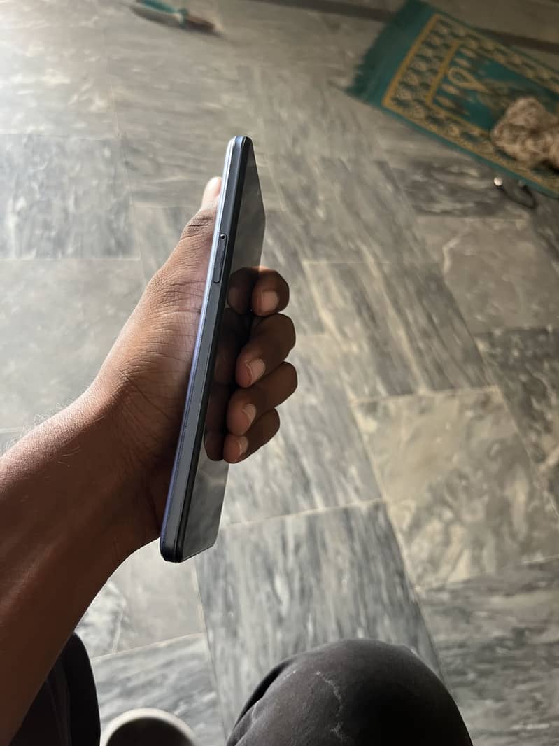 Sharp Aquos Zero 4