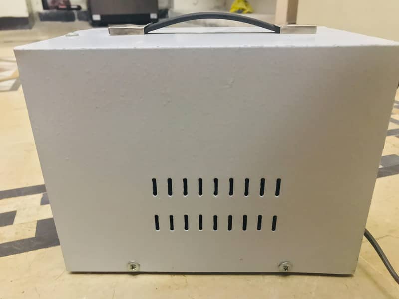 iTech Digital Voltage Stabilizer / Protector 4