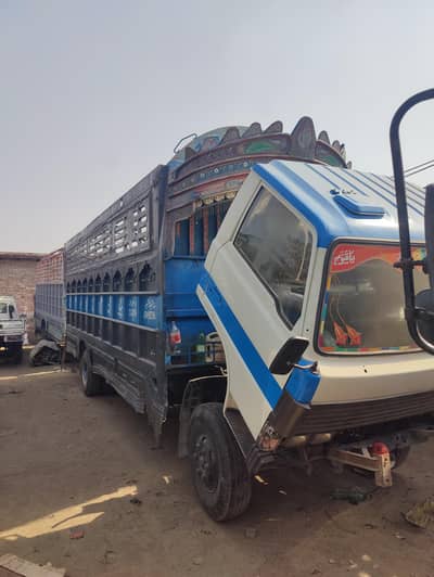 باڈی برائے فروخت لمبائی 21 فٹ چوڑائی 6.75 فٹ