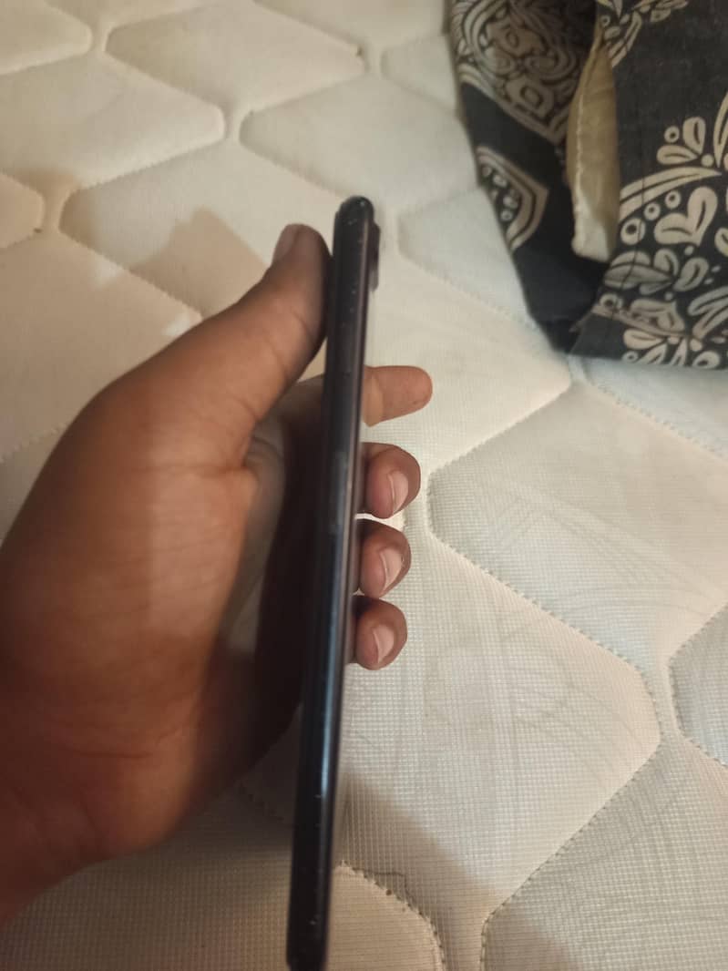 Apple iPhone 7 Plus 2