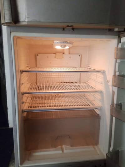 Dawalnce fridge good condition