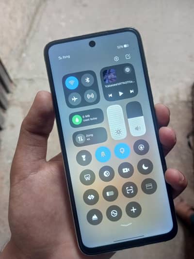 infinix hot 60i new model ha no fould 128gb 12ram ha all ok ha