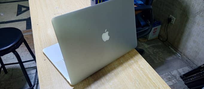 Apple MacBook 2014 Ratina Display Core i7 16GB RAM and 250GB Flash SSD