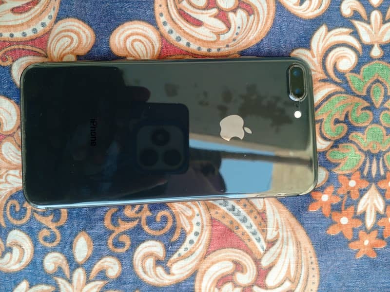Apple iPhone 8 Plus 2