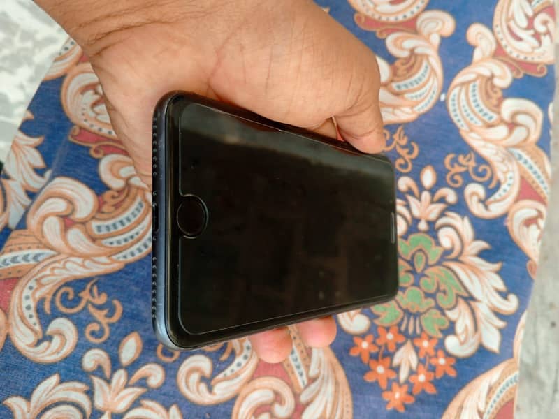 Apple iPhone 8 Plus 3