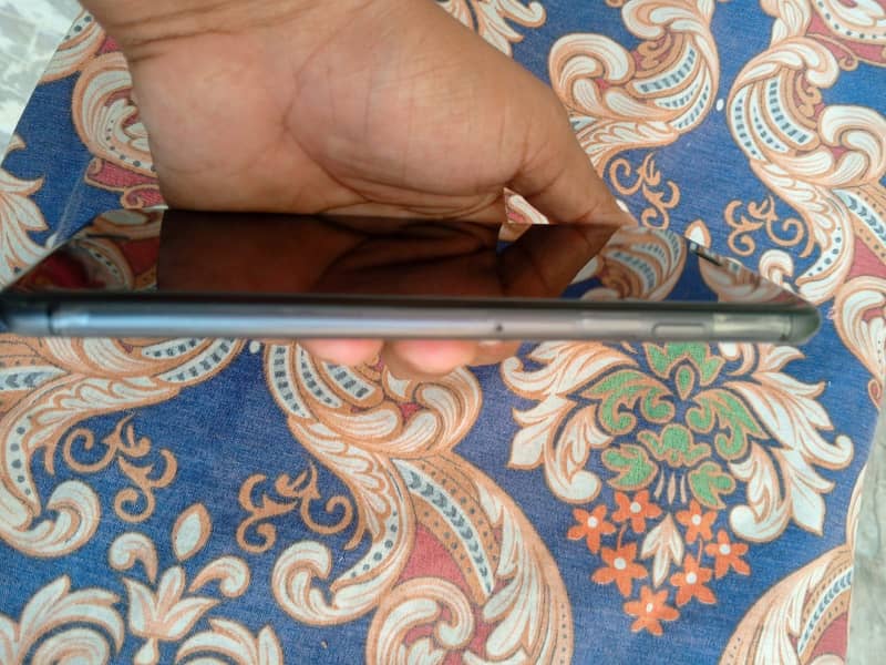 Apple iPhone 8 Plus 4