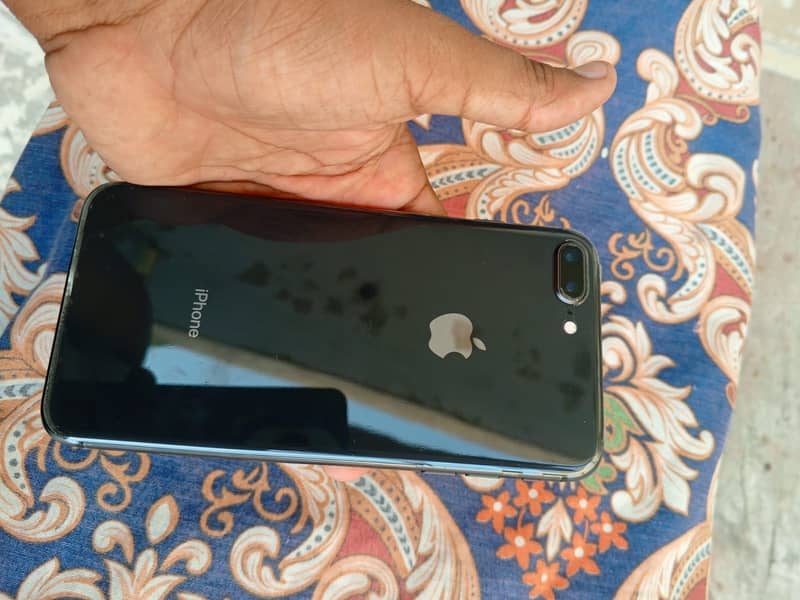 Apple iPhone 8 Plus 5