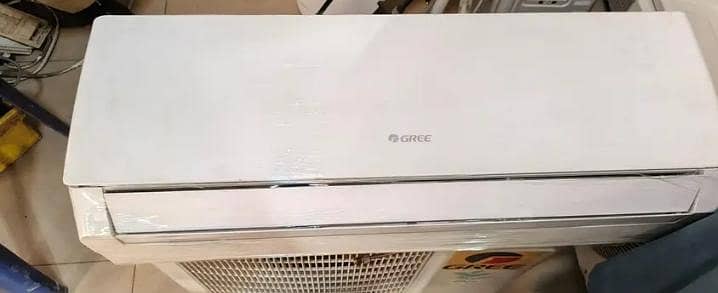 Gree 1.5 ton Dc inverter heat and cool totally genuine good condition