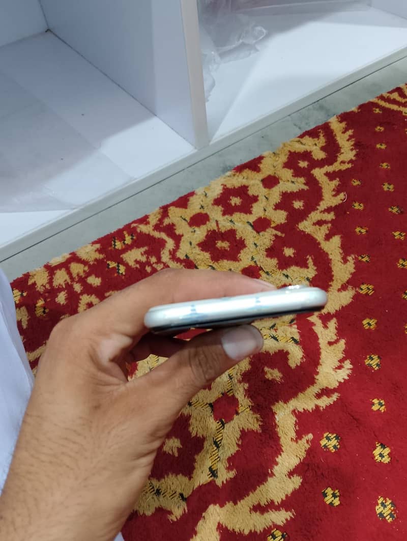 iPhone 11 6
