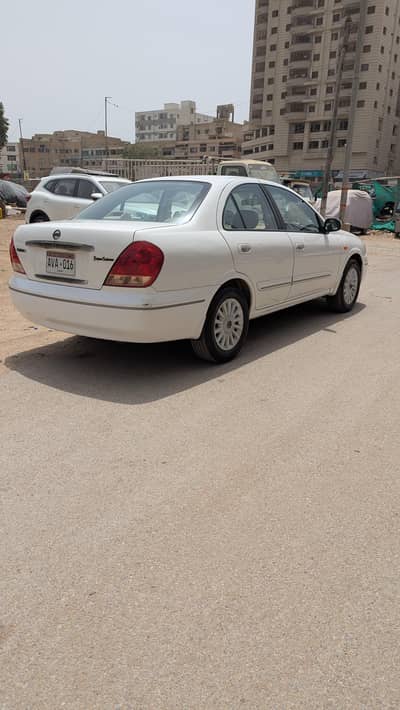 Nissan Sunny 2011