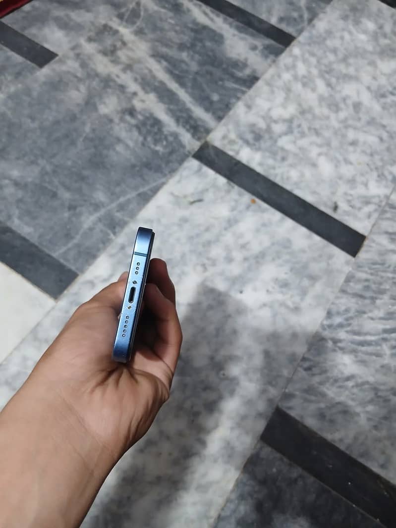 Apple iPhone 13 3