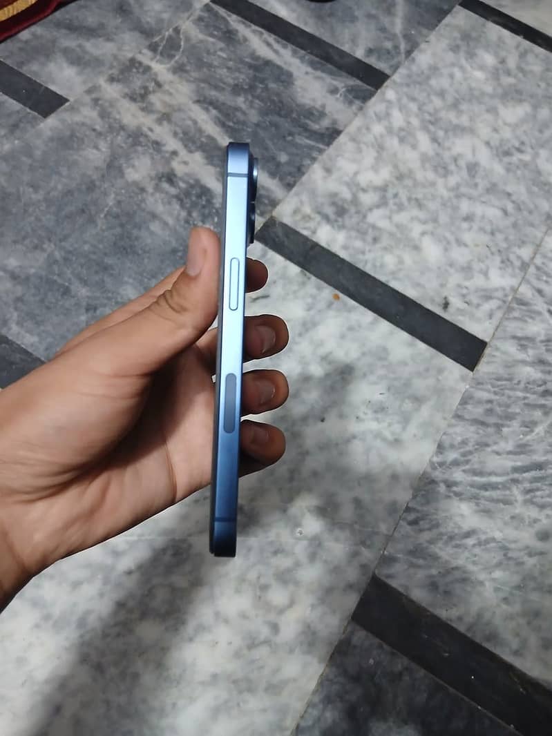 Apple iPhone 13 5