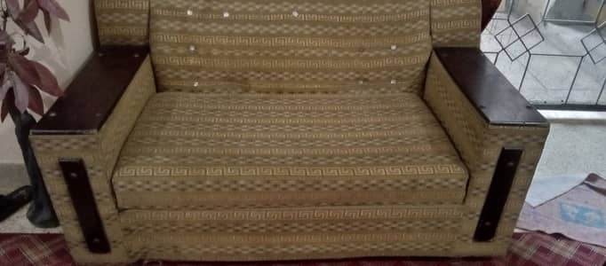Sofa's Sale karne hain 3 seater hai 2 seater hai or one seater h