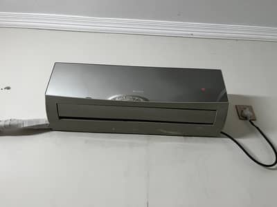 Gree 1 ton AC in used